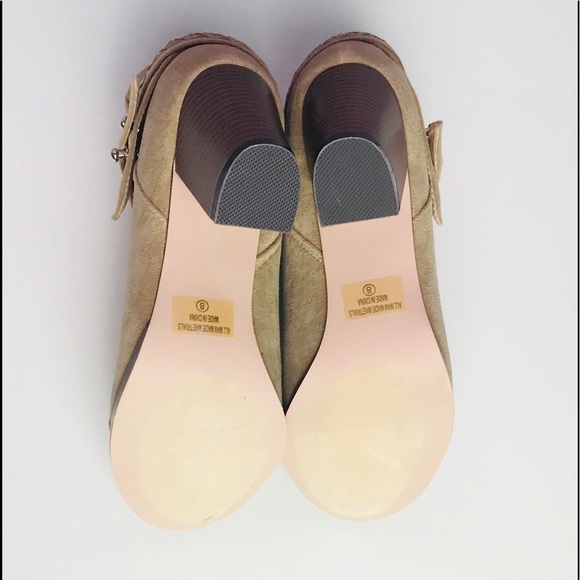 Chase & Chloe Andrea Whipstiched Bootie Taupe Sz 8 - Picture 6 of 6